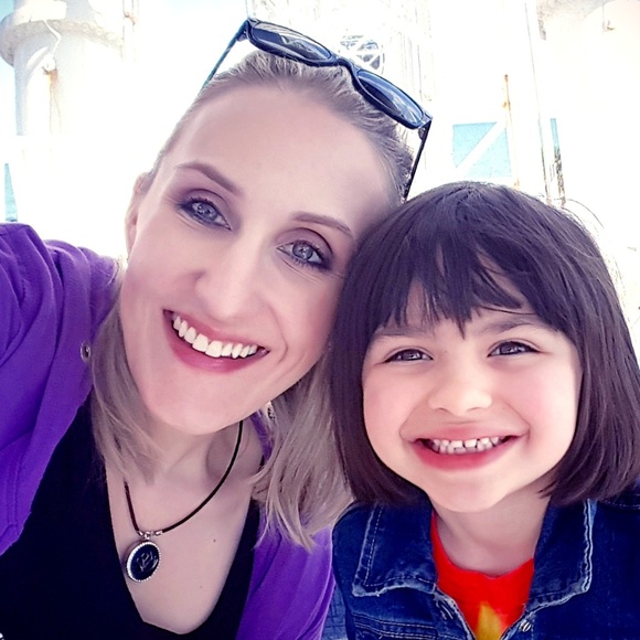 Meet Your Posher, Kristen! - Picture 2 of 5